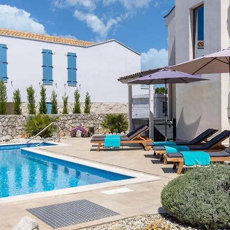 Villa Andante By El-pi Tours *