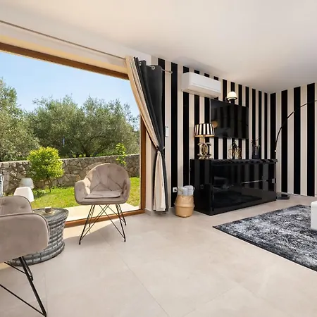 Villa Andante By El-pi Tours *